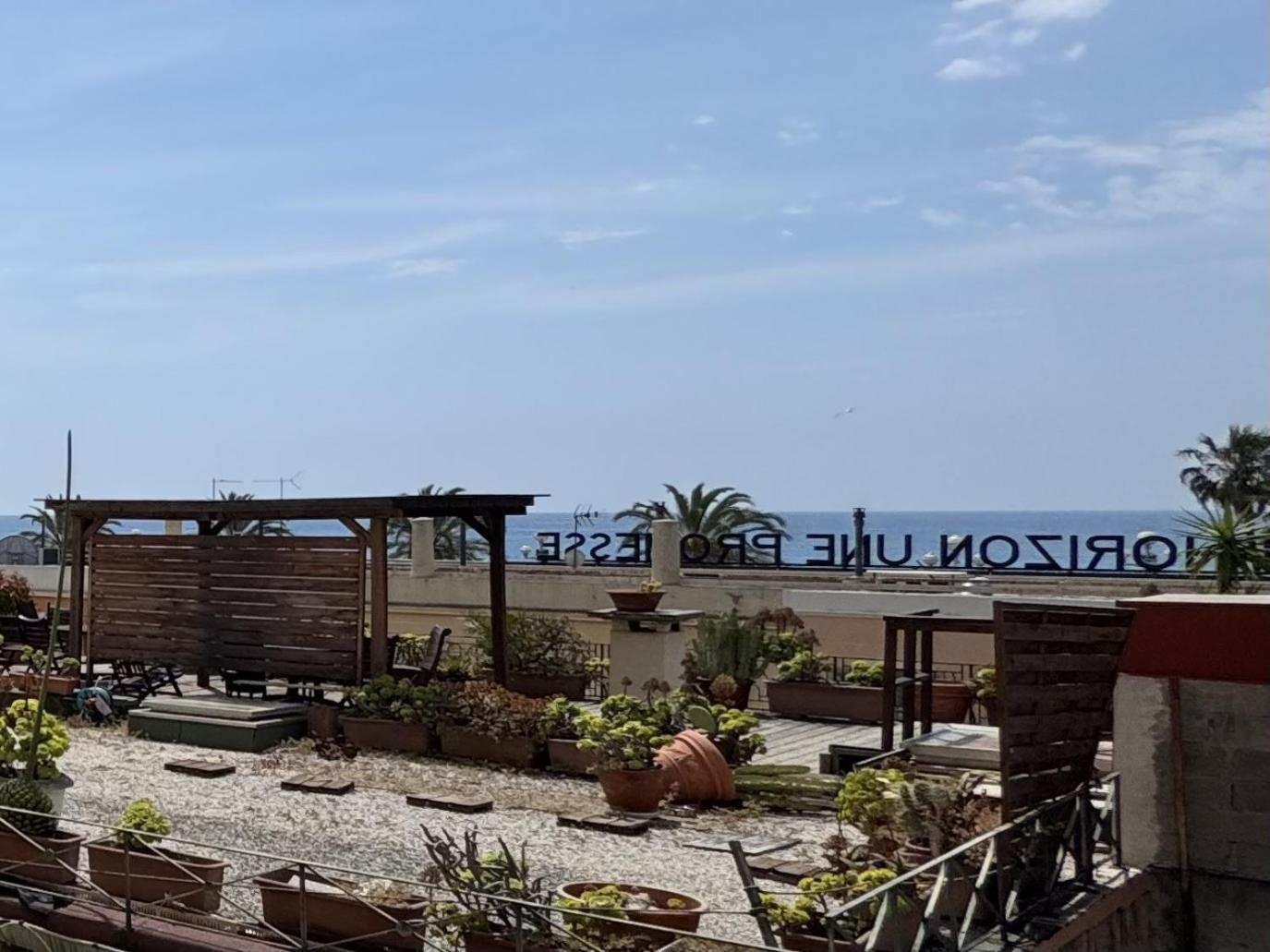 Aparthotel Riviera Nice: Old Town Studio with Sea View Exterior photo