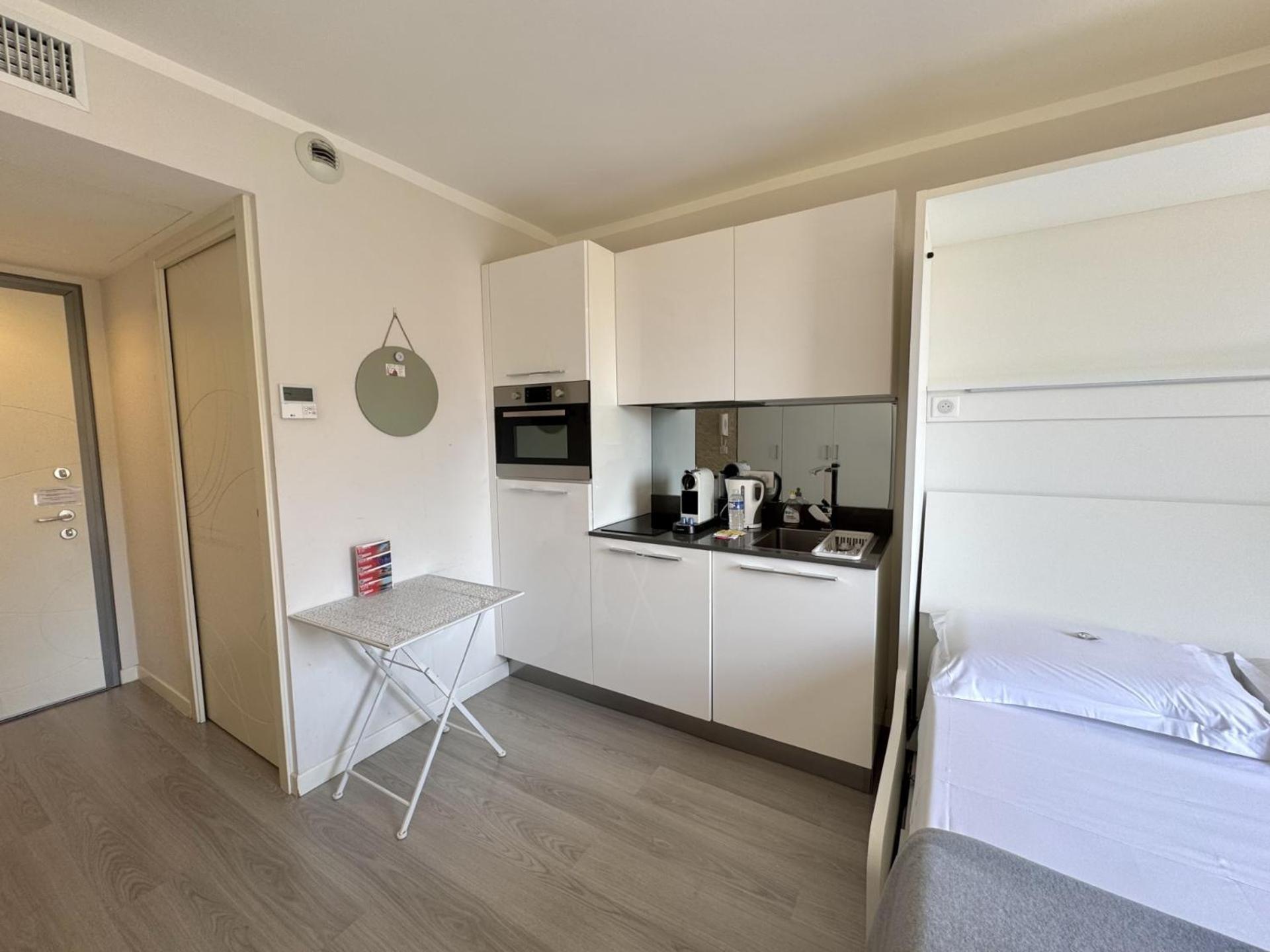 Aparthotel Riviera Nice: Old Town Studio with Sea View Exterior photo